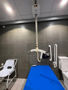 Accessability Room Lift Above Bed at Centre AT7